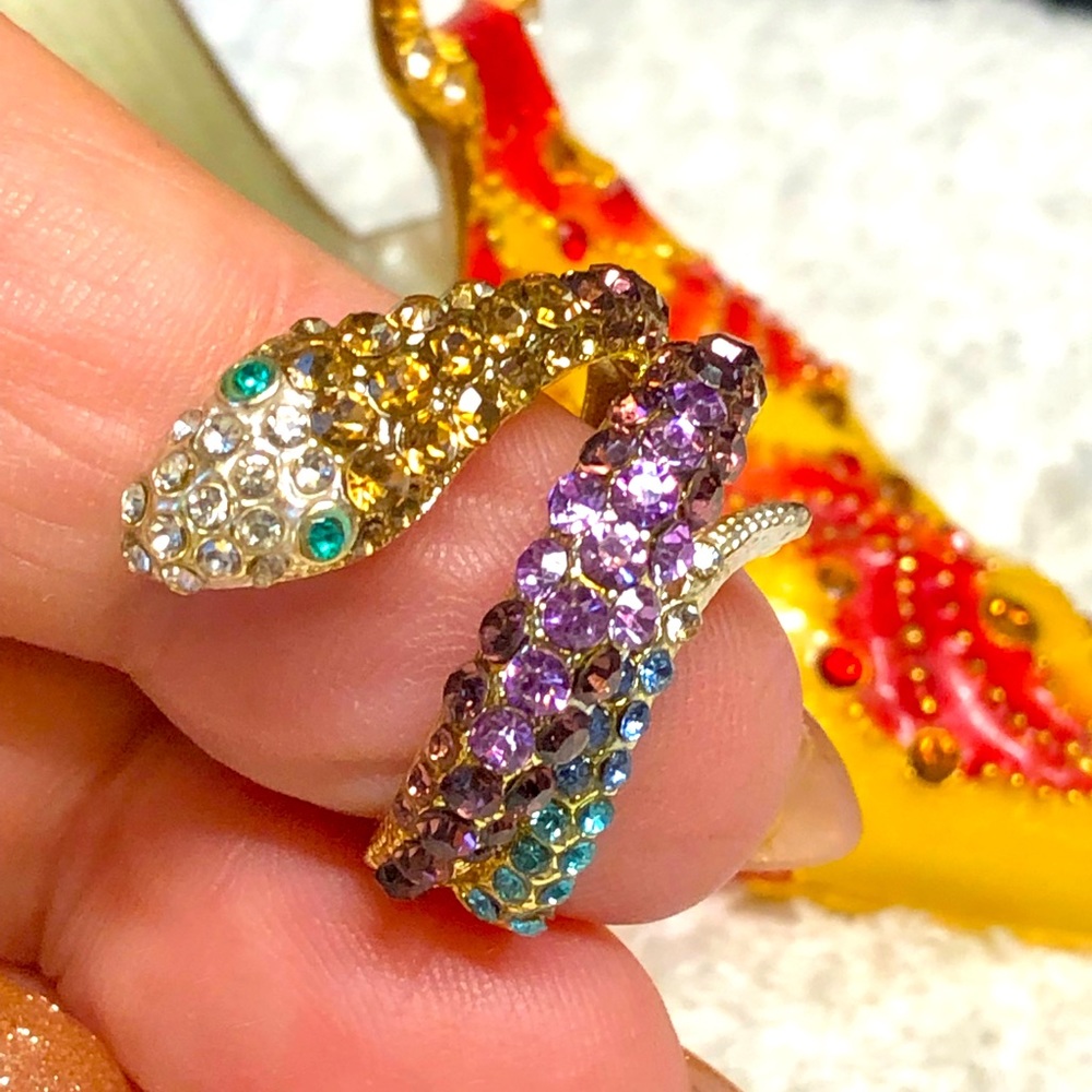 LAST CHANCE Pretty multi colored snake ring -8